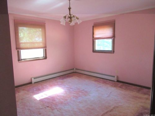 101 Shale Dr, Middletown NY  10940-7121 exterior