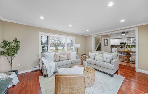 428 Oak Neck Rd, West Islip NY  11795-3614 exterior