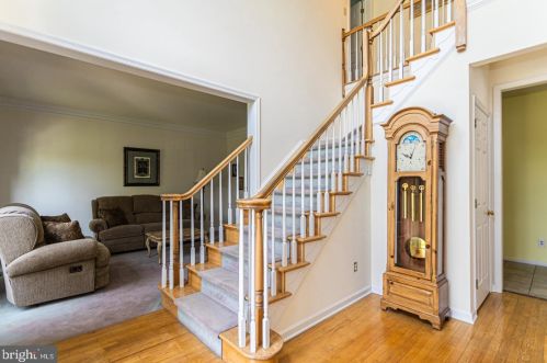 16 Trailwood Dr, Southampton, PA 18966-2197