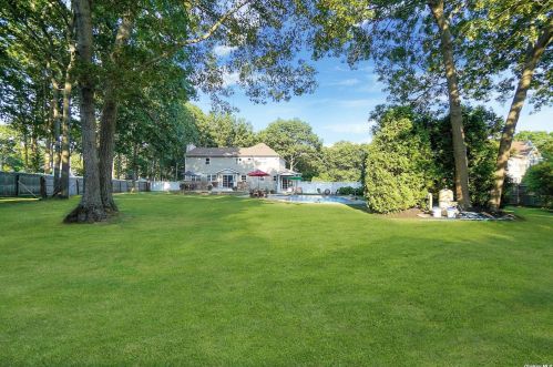 160 Miller Place Rd, Miller Place, NY 11764-2803