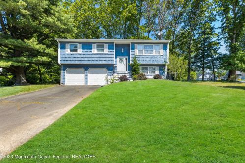 1 Alpine Ct, East Brunswick, NJ 08816-4215