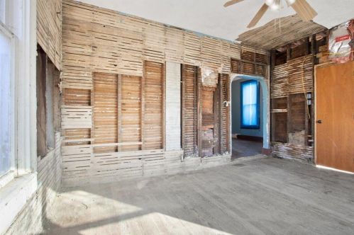 228 Oakland Sq, Bellefontaine OH  43311-2143 exterior