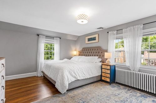 42 Pelham Pkwy, North Providence RI  02911-2915 exterior