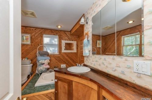 1385 Old Shipyard Ln, Southold NY  11971-1539 exterior