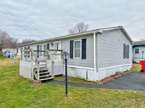 53 Willington Dr, Macungie, PA 18062-9223