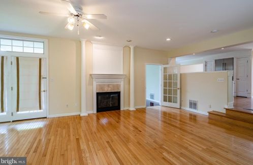 1042 Charter Oaks Dr, Lansdale PA exterior