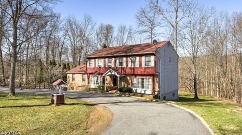 191 Stonetown Rd, Skyline Lakes, NJ 07456-1215