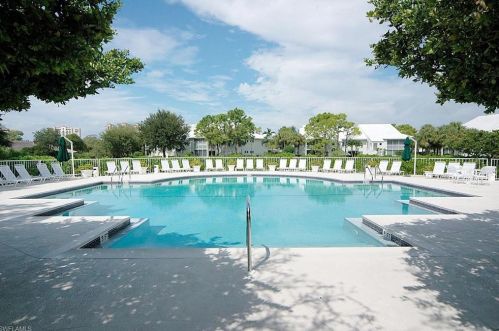 776 Willowbrook Dr, Naples, FL 34108-8541