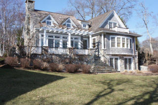 180 Knoll Cir, East Marion, NY 11939-1301