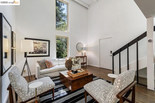 5857 Ascot Dr, Oakland CA 94611-1711 exterior