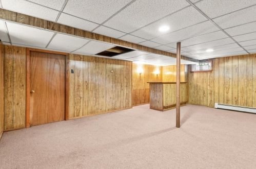 1 Nolet Ave, Salem NH  03079-1756 exterior