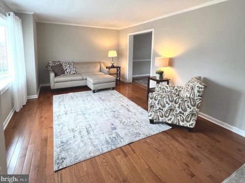 337 Hanby Cir, Boothwyn PA  19061-2319 exterior