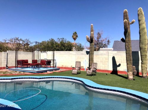 6030 Hearn Rd, Glendale, AZ 85306-4131