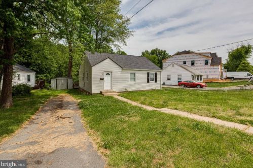 2053 Pimmit Dr, Falls Church VA  22043-1401 exterior