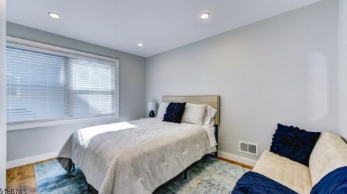 5 Fort Ave, Pelican Island NJ  08751-1512 exterior