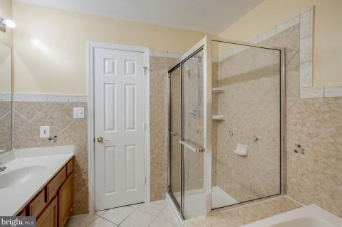 6249 Oakland Dr, Woodbridge VA  22193-7017 exterior