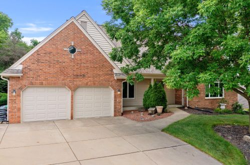 1645 Legend Hill Ln, Waukesha, WI 53189-8085
