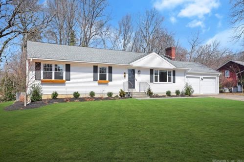 9 Robinwood Rd, Bridgeport, CT 06611-4923