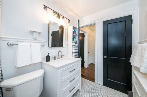 77 Kewanee Rd, New Rochelle NY  10804-1301 exterior