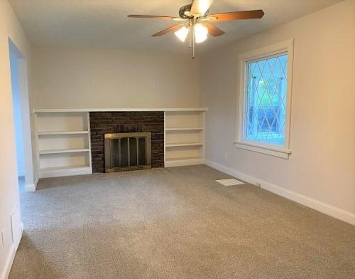 1711 Roemer Blvd, Hermitage, PA 16121-1755