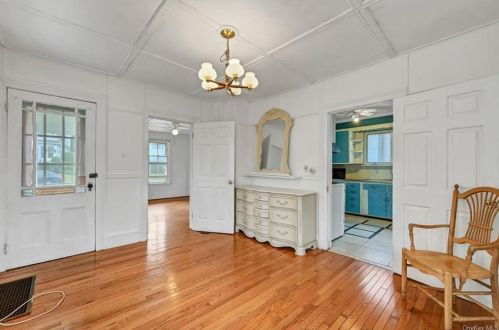 12 Royce Ave, Middletown NY  10940-4708 exterior