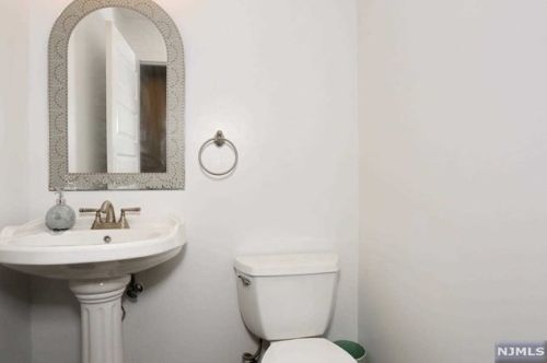 60 Madison Ave, Dumont NJ 07628-2317 exterior