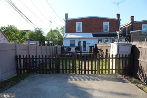 1437 Locust St, Norristown PA  19401-3321 exterior