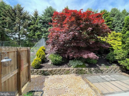 29 Johns Dr, West Enola PA  17025-2694 exterior