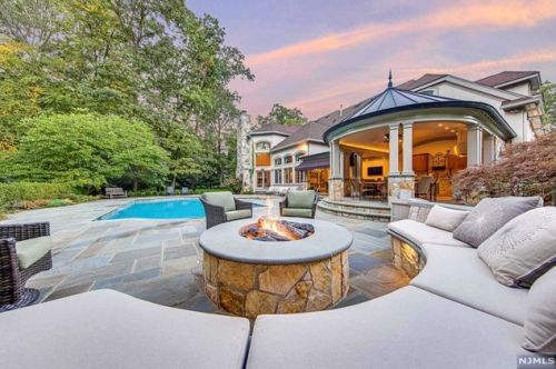 878 Seneca Rd, Franklin Lakes NJ  07417-2825 exterior