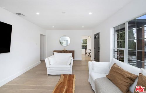 5143 Newcastle Ave, Van Nuys CA  91316-3512 exterior