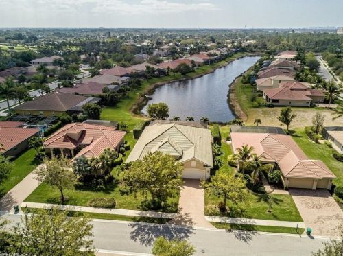 446 Saddlebrook Ln, Naples, FL 34110-1374