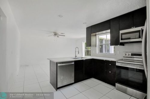 109 2nd Pl, Dania Beach FL  33004-2825 exterior