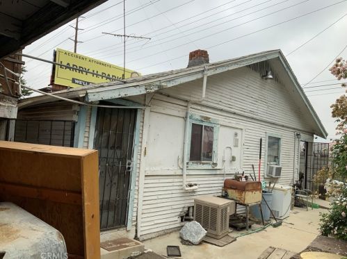 577 La Cadena Dr, Riverside CA  92501-1346 exterior