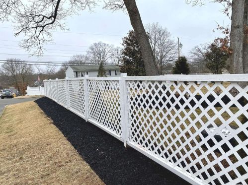 168 Washington Ave, Wheatley Heights NY  11798-2020 exterior