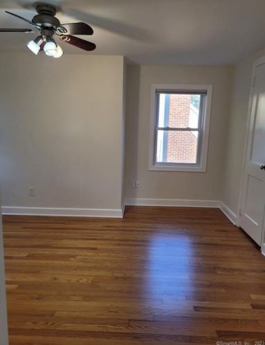 11 Senga Rd, Norwalk CT  06854-2520 exterior