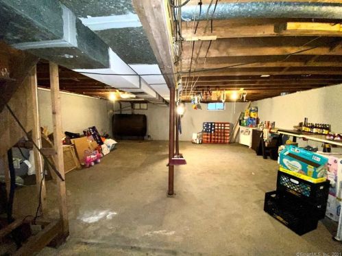 4 Poulin Dr, Putnam CT  06260-1010 exterior