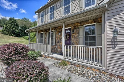 201 Lamplite Dr, Carlisle, PA 17013-2138