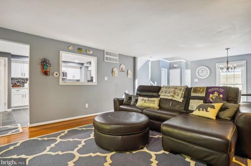 1502 Deer Point Way, Herndon VA  20194-1584 exterior