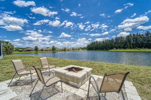 313 9th St, Ruskin, FL 33570-7616