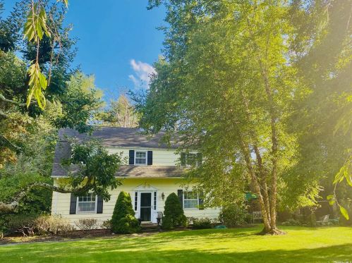 27 Notamiset St, West Hampton Beach, NY 11978-2421