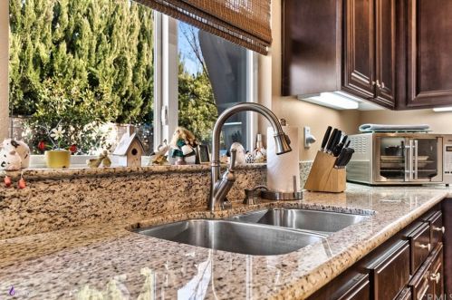 6019 Dubois Pl, Bakersfield CA  93306-7590 exterior