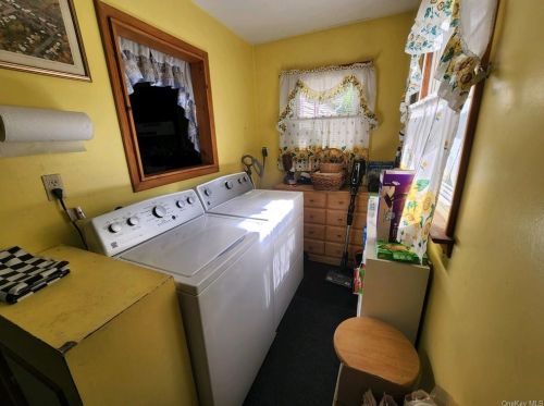 43 Van Wyck Dr, Poughkeepsie NY  12601-1518 exterior