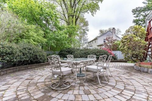 30 Canterbury Rd, White Plains NY  10607-1108 exterior