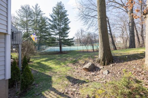 437 Cypress Rd, Hartford CT  06111-5624 exterior