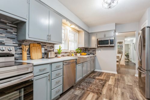 5616 Fountain Ave, Milwaukee, WI 53223-4226