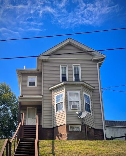 715 Darlington Ave, Jeannette, PA 15644-1334