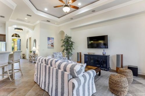 6488 Caldecott Dr, Naples FL  34113-3193 exterior