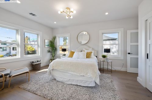 5926 Dover St, Oakland CA  94609-1426 exterior