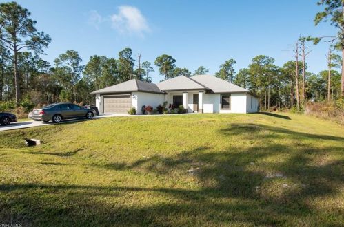 1115 Palmetto Ave, Lehigh Acres, FL 33972-8527