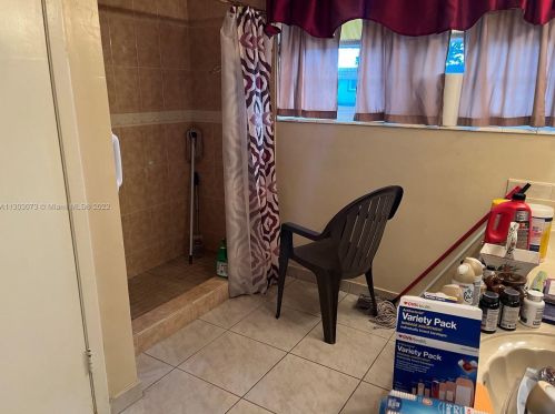 1855 73rd Pl, Hialeah FL  33014-3729 exterior